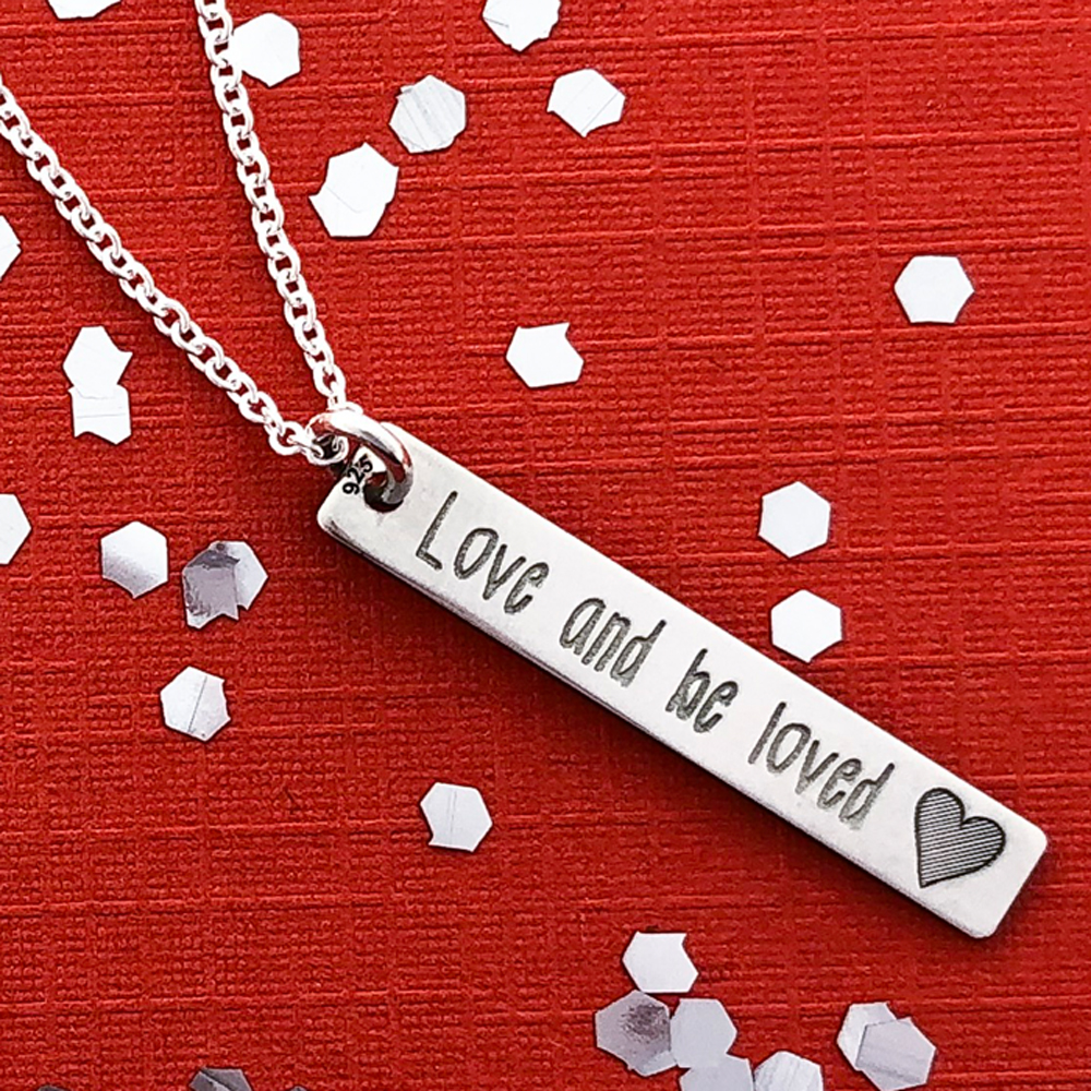 Silver bar necklace pendant with engravement and heart