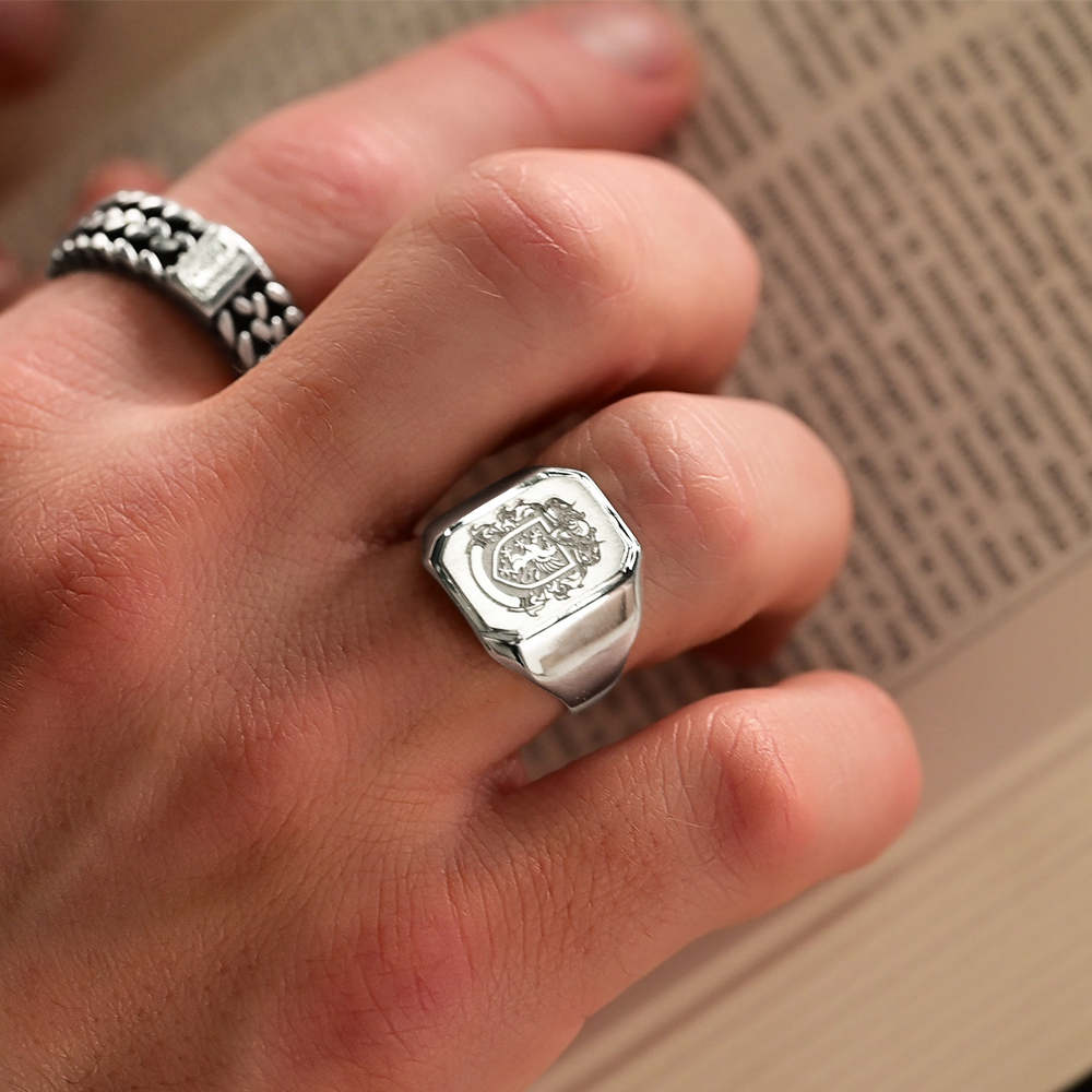 Signet ring with family crest in 925 sterling silver