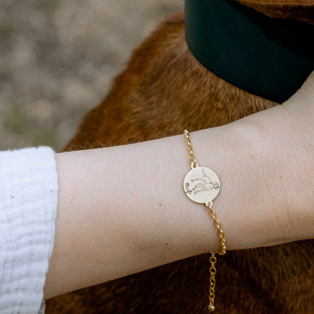 Dog breed Labrador Retriever bracelet in gold