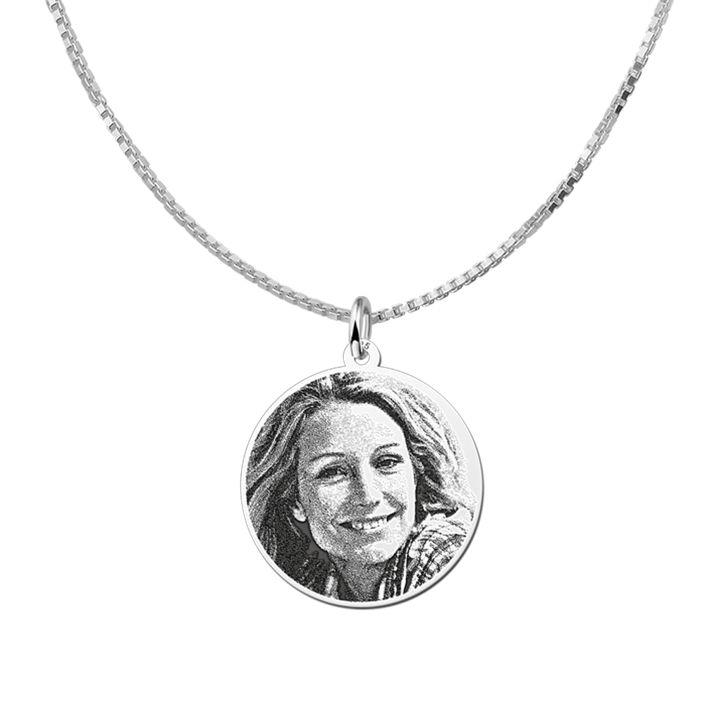 Silver photo necklace round