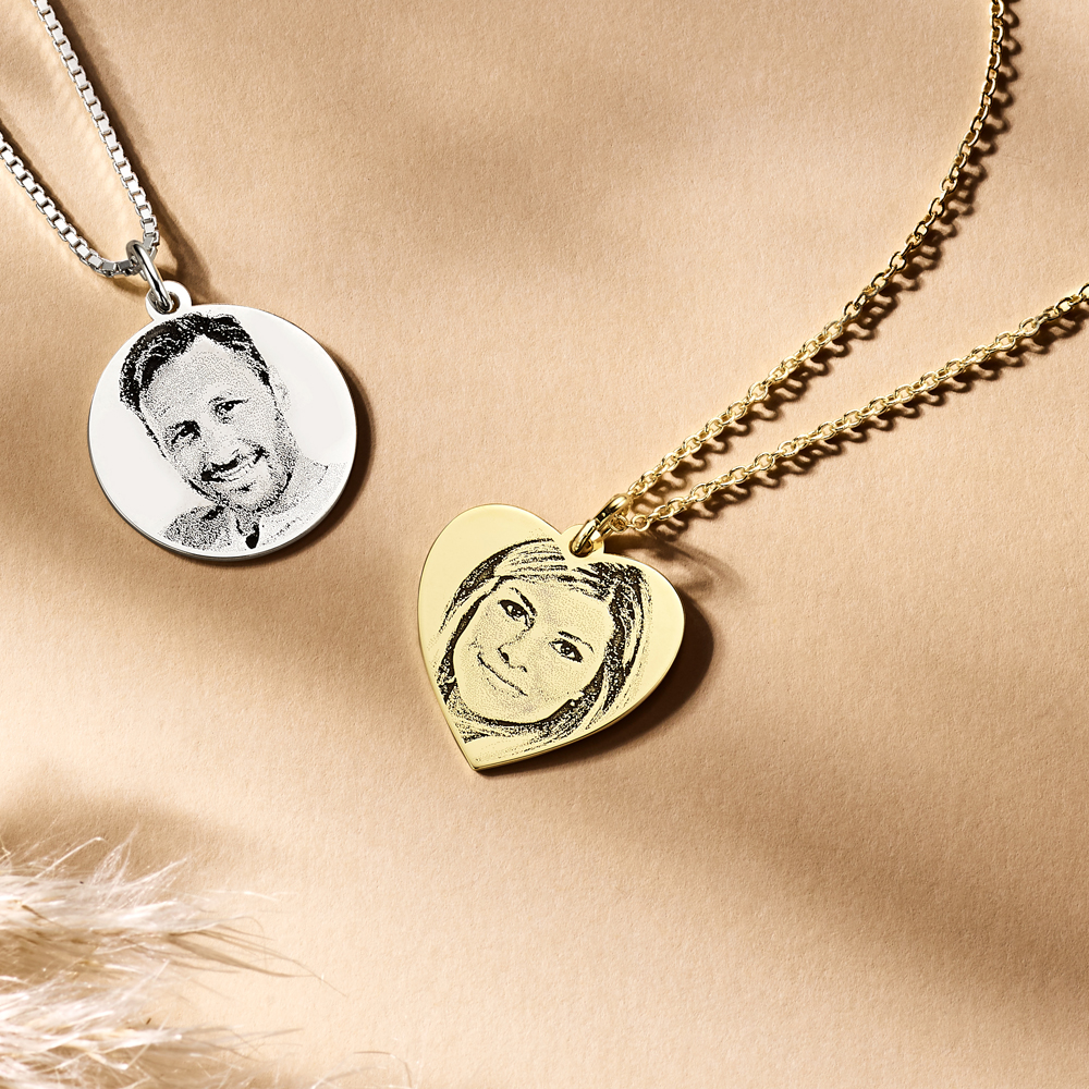 Gold photo pendant with heart