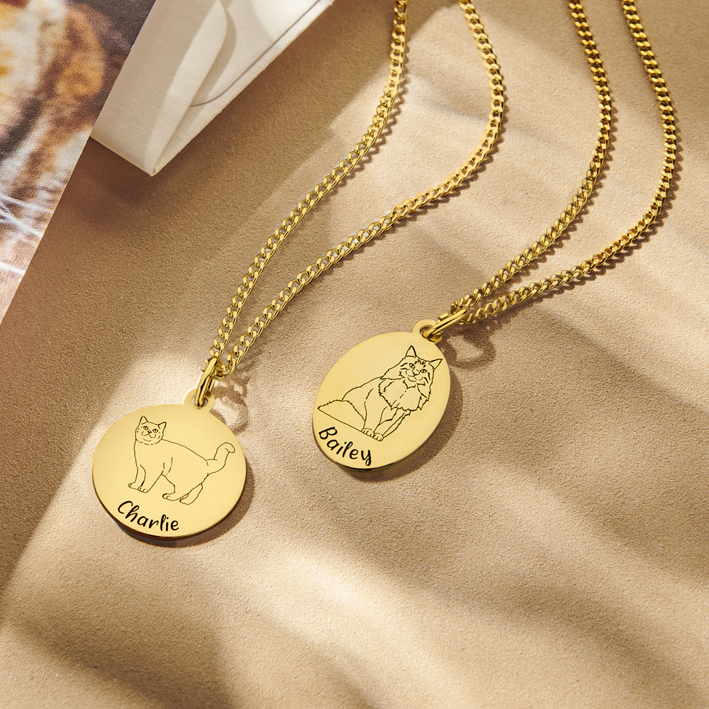 Personalised cat pendant Norwegian Forest cat gold