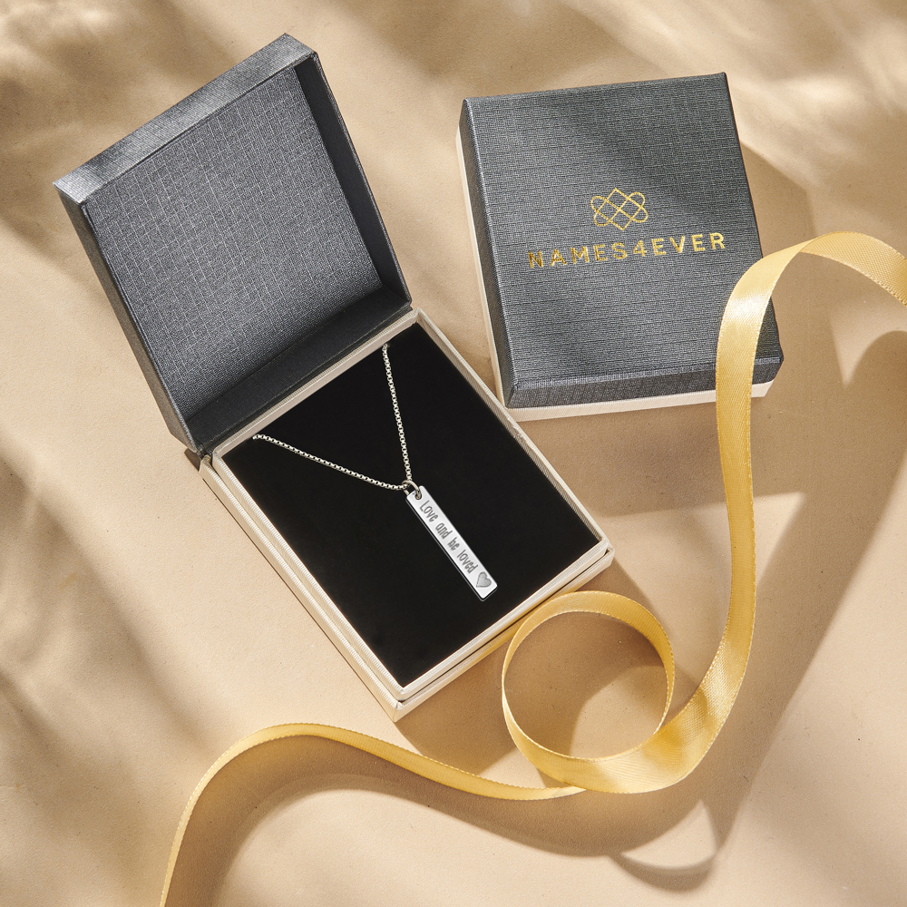 Silver bar necklace pendant with engravement and heart