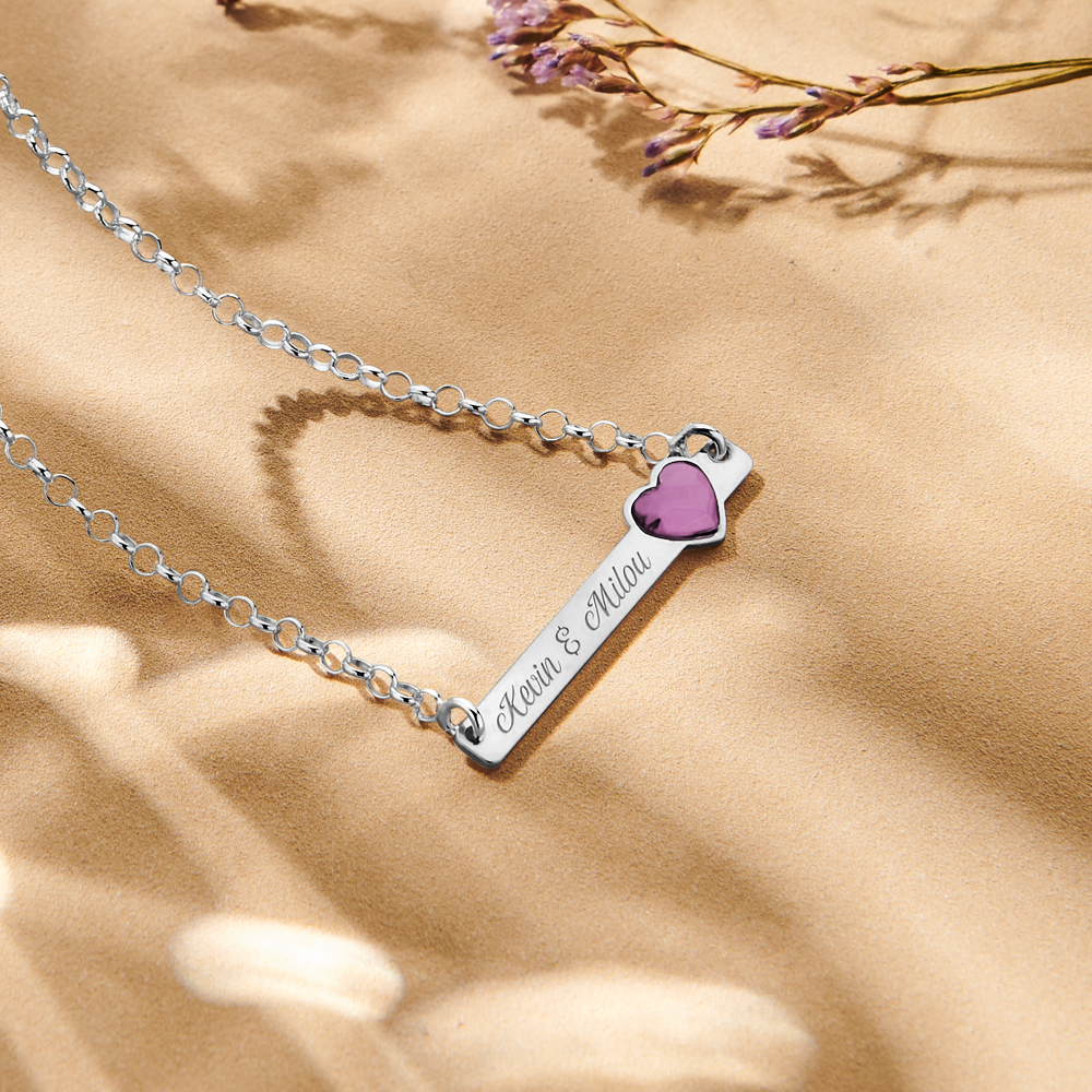 Silver bar necklace with heart stone