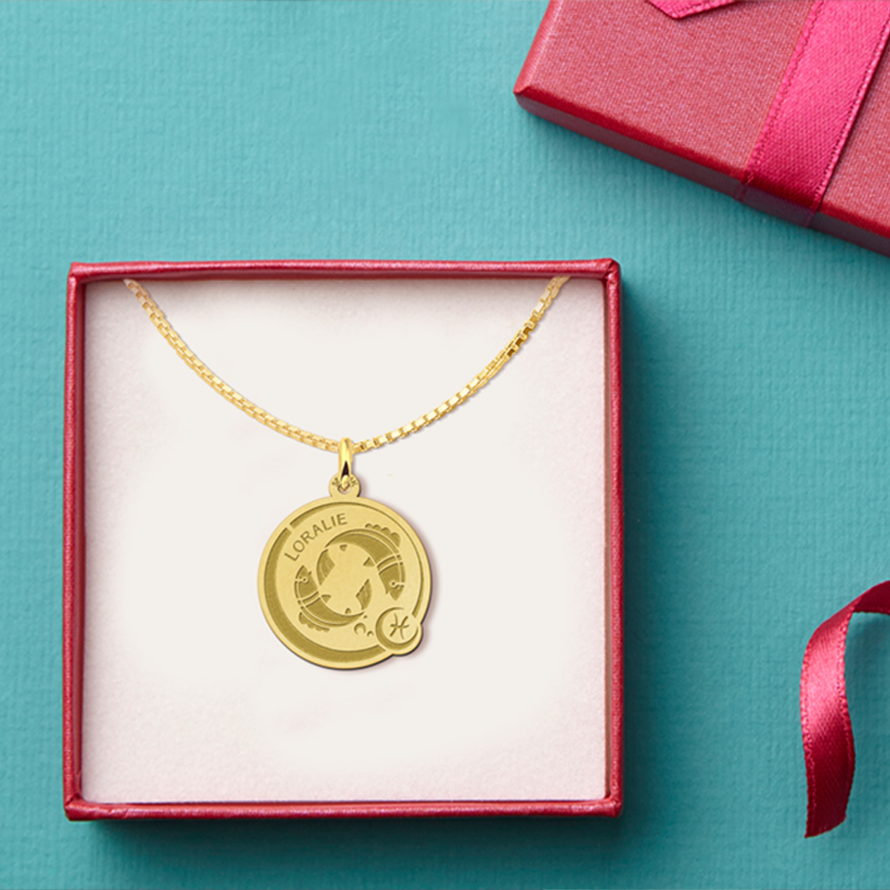 Zodiac engraving pendant with engraving leo in gold
