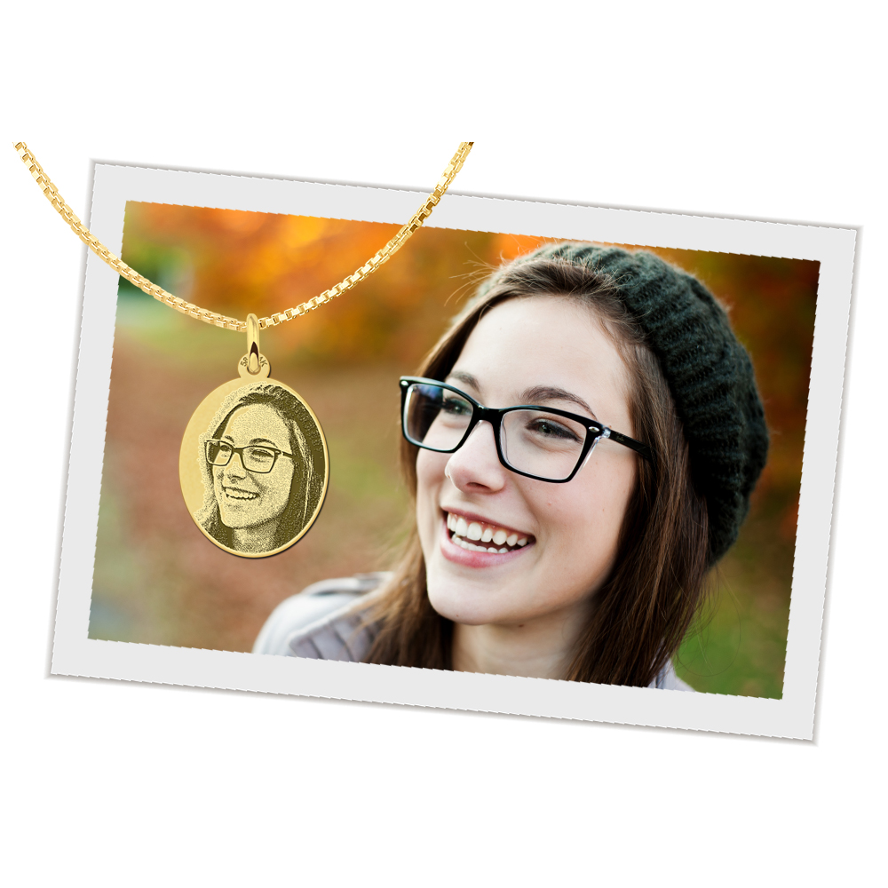 Gold photo pendant oval