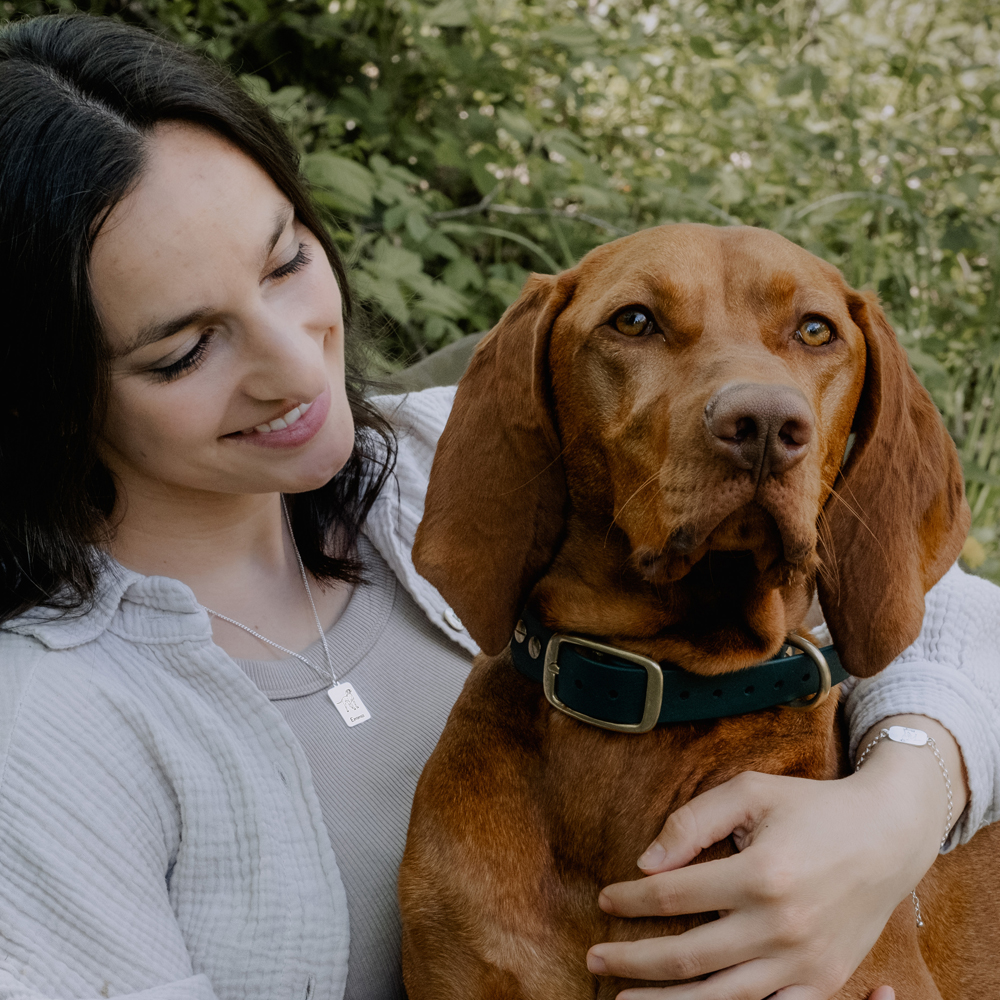 Gold Labrador necklace with engraving