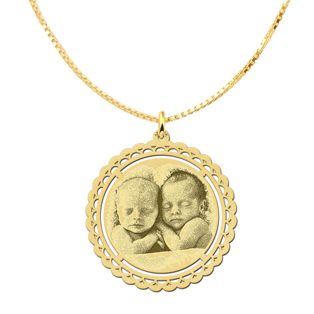 Photo engraved pendant round gold