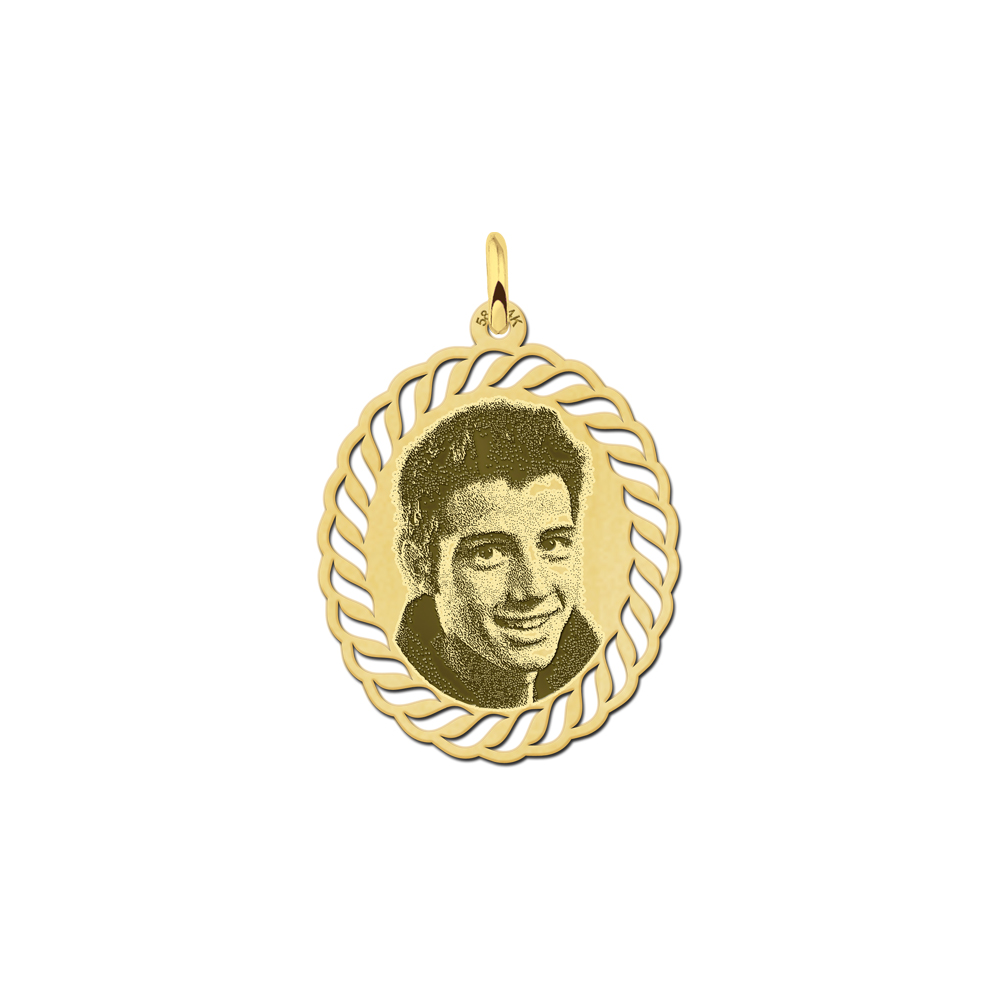 Photo engraving on oval pendant gold