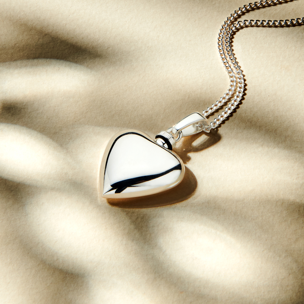 Silver heart-shaped assieraad with engraving - big