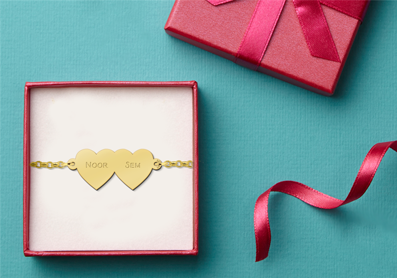 Bracelet with two hearts of gold