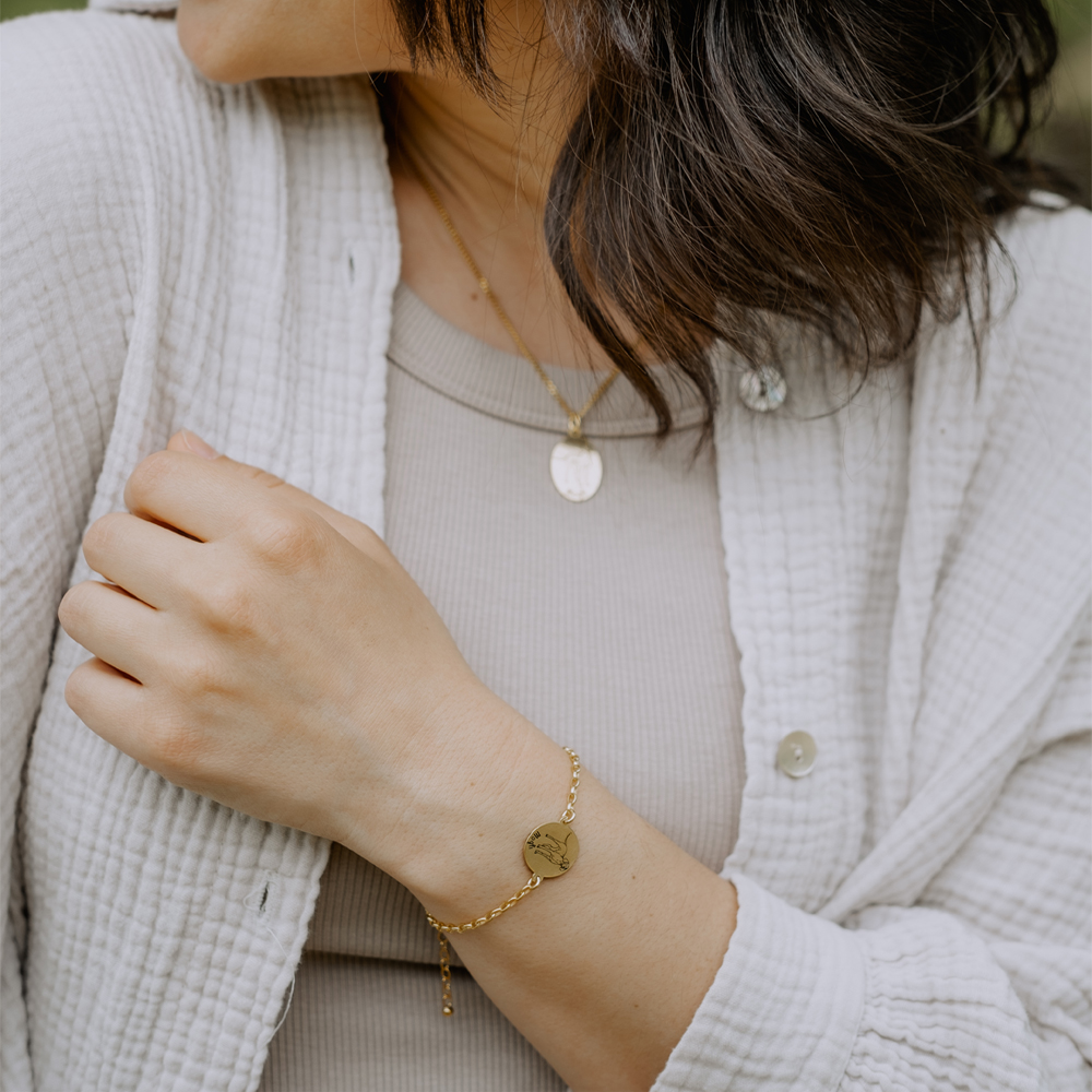 Gold bracelet with engraving Husky