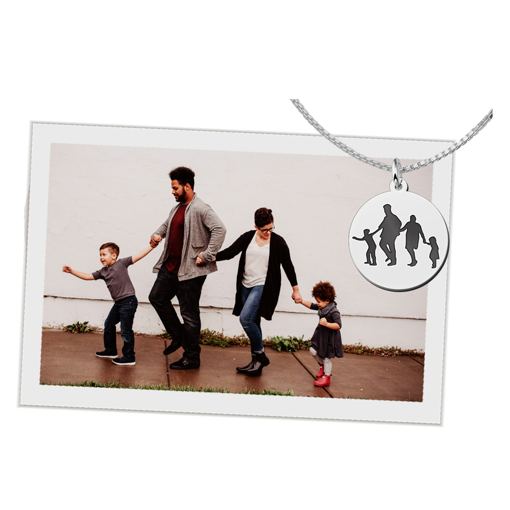 Round photo pendant with silhouette engraving