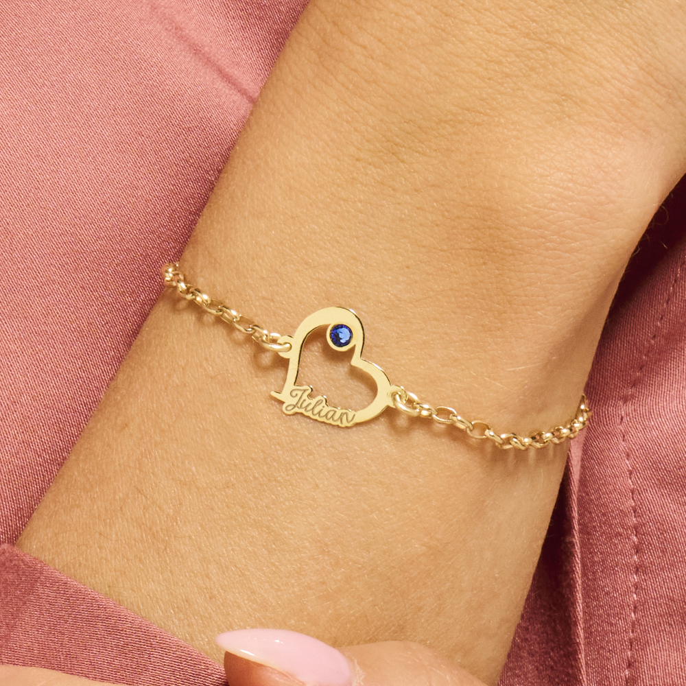 Hearts bracelet of gold with stone