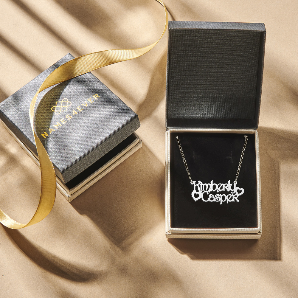 Silver name necklace model Kimberly Casper
